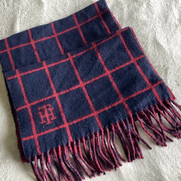 VINTAGE TOMMY HILFIGER REVERSIBLE SOFT WOOL RED & NAVY SCARF - Picture 5 of 7